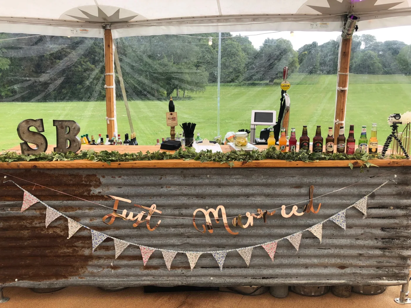 Yorkshire craft beers and gins stocked in the Trufflehunters horsebox bar